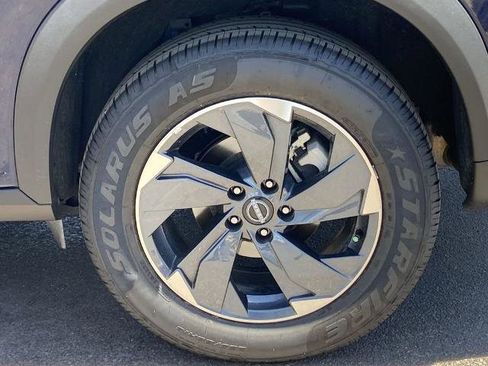 Used 2025 Nissan Rogue SV FWD image 28