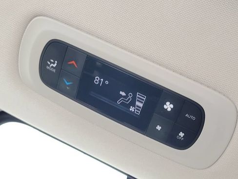 Used 2023 Chrysler Pacifica Touring-L FWD image 34
