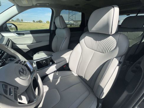 Used 2024 Hyundai Palisade Calligraphy image 20