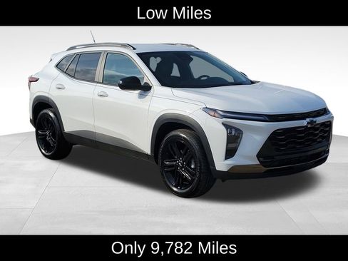 Used 2025 Chevrolet Trax ACTIV w/ Driver Confidence Package image 2