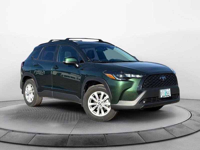 Used 2022 Toyota Corolla Cross LE image 1