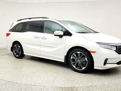 Used 2023 Honda Odyssey Elite image 3