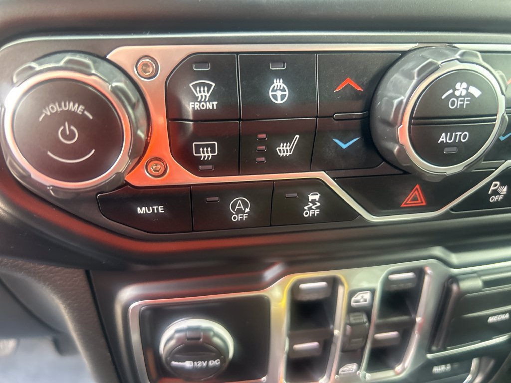 Used 2021 Jeep Wrangler Unlimited Rubicon w/ Dual Top Group AWD/4WD image 29