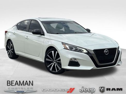 Used 2020 Nissan Altima 2.5 SR w/ Premium Package image 1