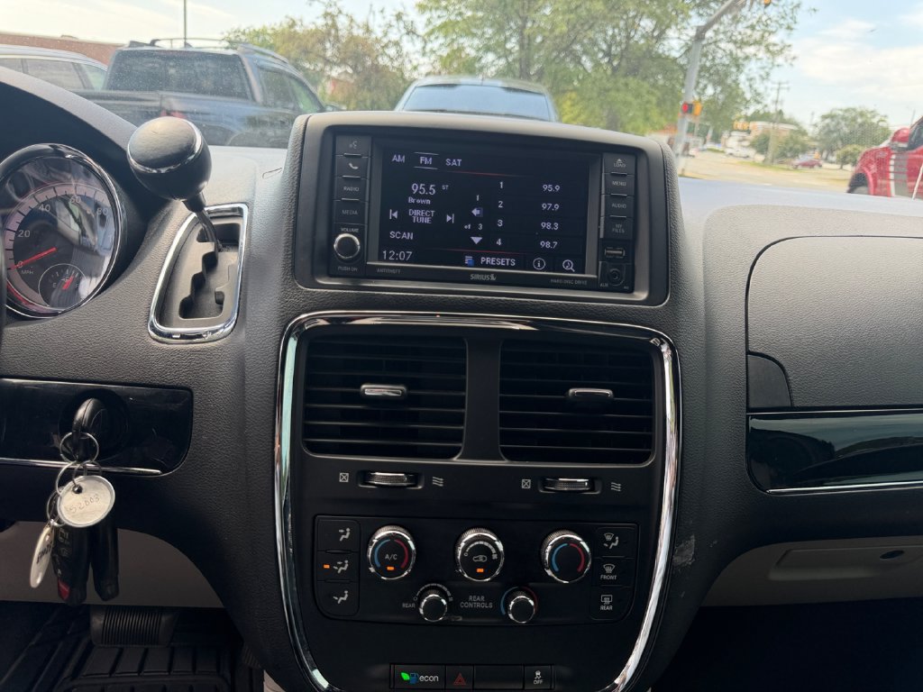 Used 2020 Dodge Grand Caravan SXT FWD image 16