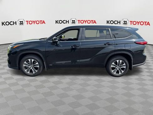 Used 2023 Toyota Highlander XLE AWD/4WD image 4