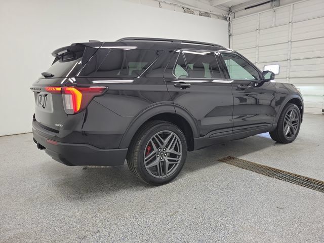Used 2025 Ford Explorer ST-Line w/ ST-Line Street Pack AWD/4WD image 3