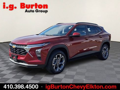 Certified 2024 Chevrolet Trax LT w/ Sunroof Package FWD image 3