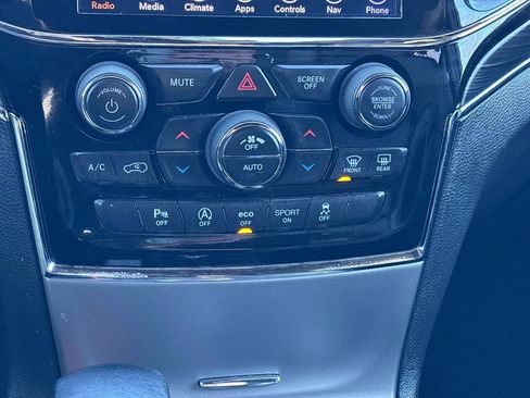 Used 2019 Jeep Grand Cherokee Limited image 25