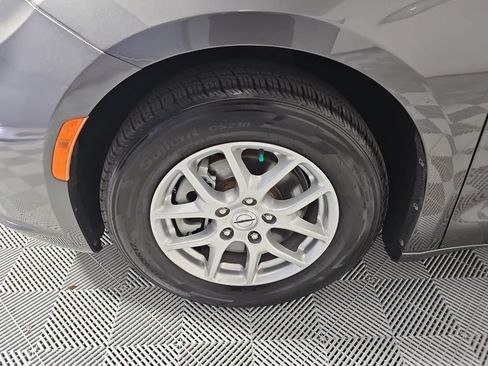 Used 2023 Chrysler Pacifica Touring-L FWD image 10