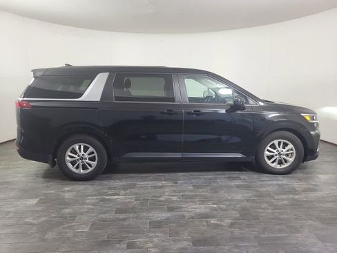 Used 2022 Kia Carnival LX image 3