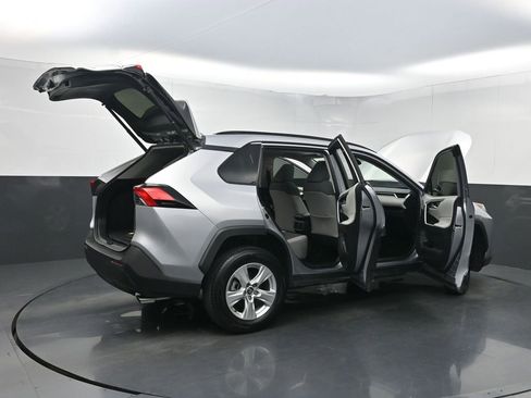 Used 2021 Toyota RAV4 XLE w/ Convenience Package FWD image 37