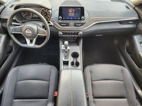 Used 2025 Nissan Altima 2.5 SV FWD image 25