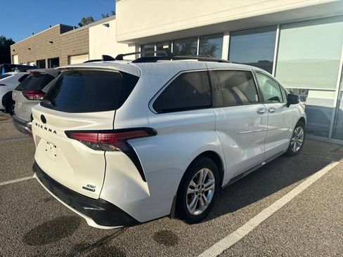 Used 2023 Toyota Sienna XSE AWD/4WD image 5