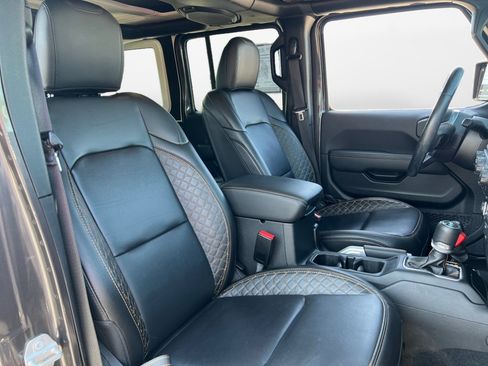 Used 2021 Jeep Wrangler Unlimited Sahara AWD/4WD image 9