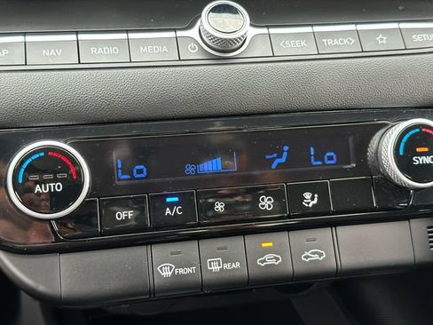 Used 2024 Hyundai Elantra SEL FWD image 18