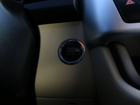 Used 2016 Toyota Highlander Limited image 26