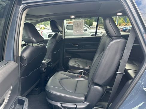 Used 2025 Toyota Grand Highlander AWD image 14