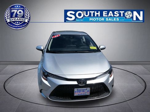 Used 2021 Toyota Corolla LE FWD image 3