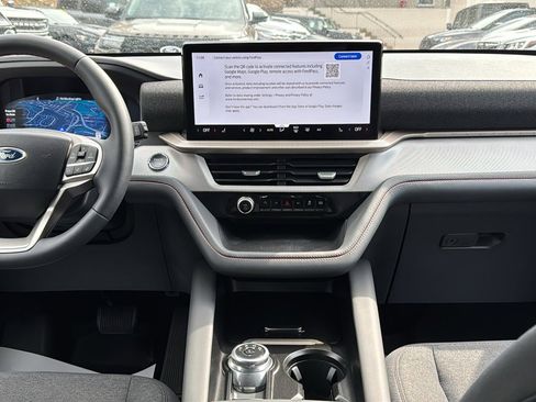 Used 2025 Ford Explorer Active image 19