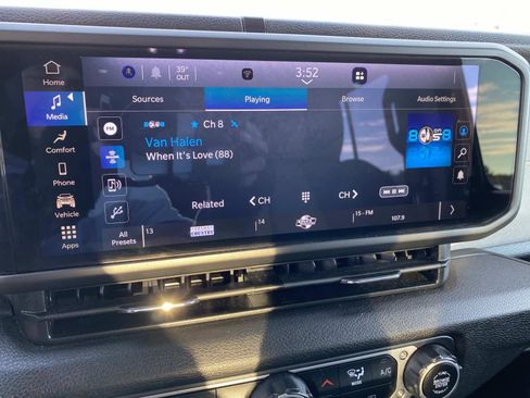 Certified 2025 Jeep Wrangler Sport S image 32