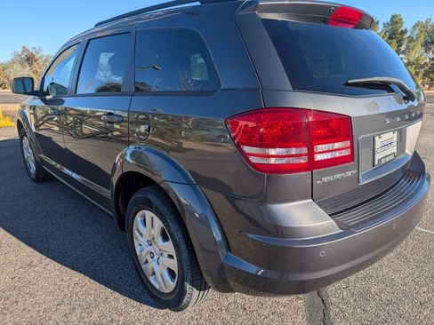 Used 2020 Dodge Journey SE image 3