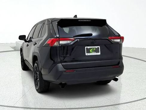 Used 2022 Toyota RAV4 LE FWD image 7
