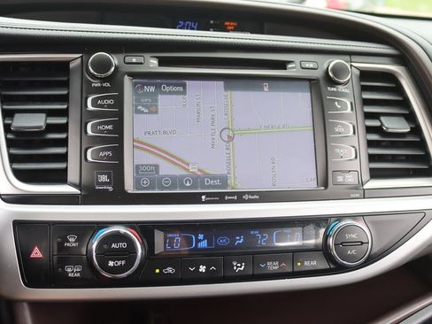 Used 2019 Toyota Highlander Limited Platinum w/ Carpet Mat Package (TMS) AWD/4WD image 22