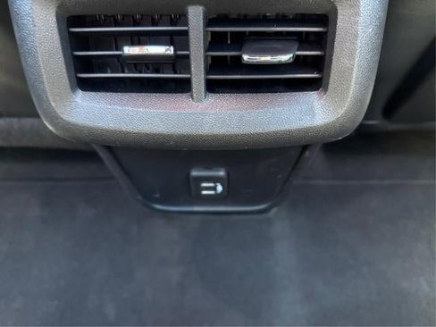 Used 2022 GMC Terrain SLT w/ Infotainment Package II image 26