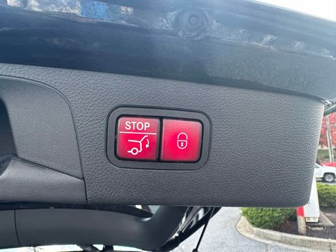 Used 2019 Mercedes-Benz GLC 300 4MATIC image 11