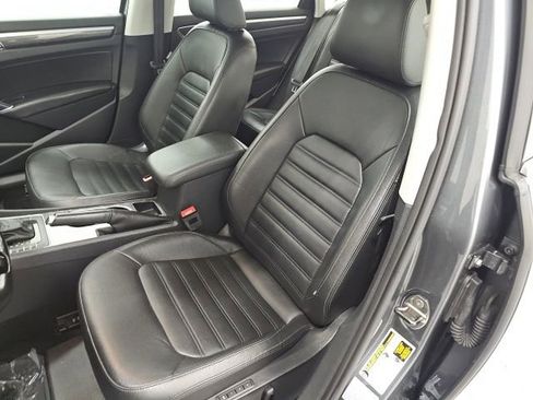 Used 2017 Volkswagen Passat 1.8T SEL Premium image 15