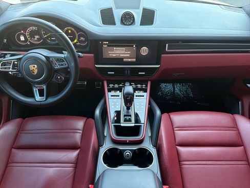 Certified 2023 Porsche Cayenne Turbo S AWD/4WD image 6