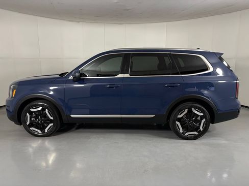 Used 2023 Kia Telluride EX w/ EX Captain's Chair Package FWD image 5