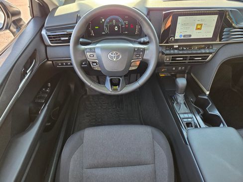 Used 2025 Toyota Camry LE w/ Convenience Package image 12