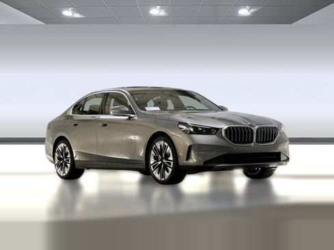 Used 2026 BMW 530i w/ Premium Package RWD image 6