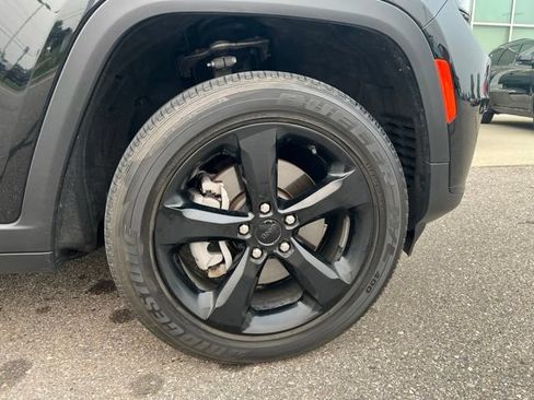Certified 2023 Jeep Grand Cherokee L Altitude AWD/4WD image 5