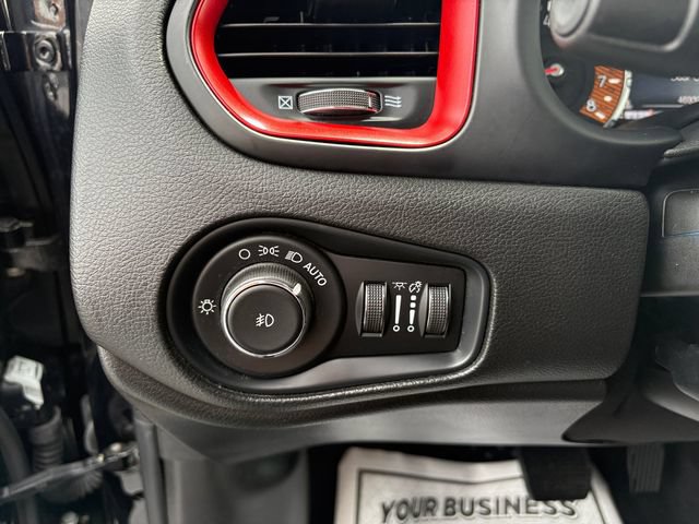 Used 2023 Jeep Renegade Trailhawk AWD/4WD image 19