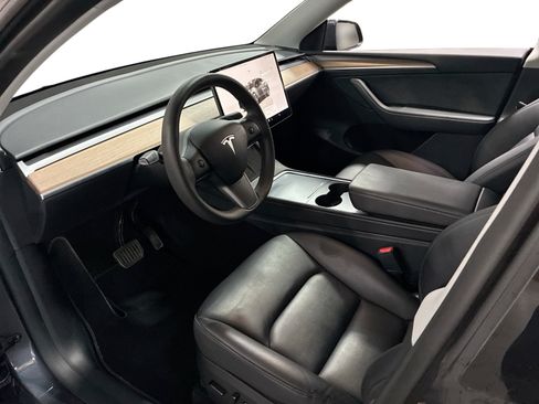 Certified 2023 Tesla Model Y Long Range AWD/4WD image 9