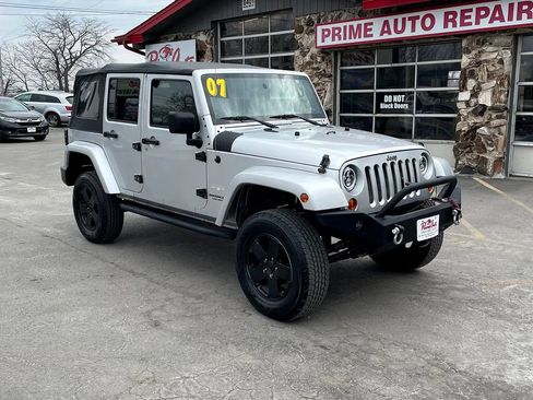 Used 2007 Jeep Wrangler Unlimited Sahara w/ Trailer Tow Group AWD/4WD image 1
