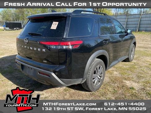Used 2024 Nissan Pathfinder SV FWD image 8