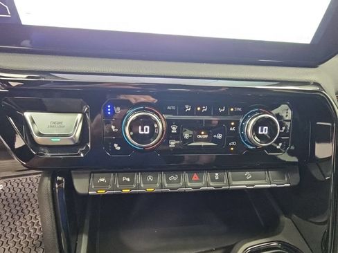 Certified 2025 GMC Sierra 1500 AT4 w/ AT4 Premium Package AWD/4WD image 21