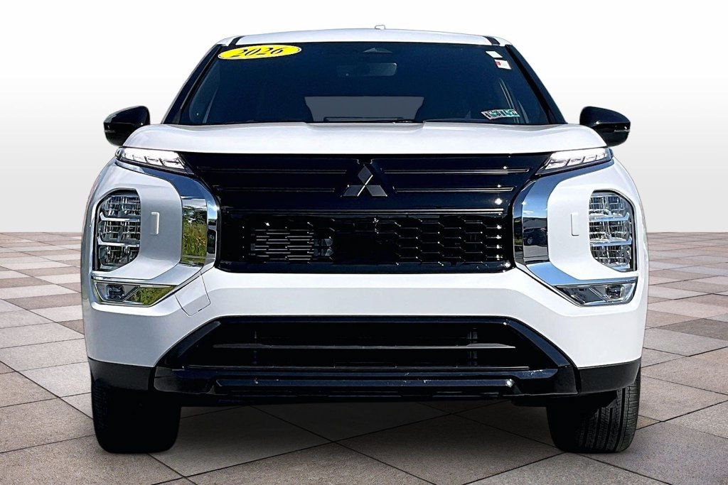 Used 2026 Mitsubishi Outlander LE AWD/4WD image 3
