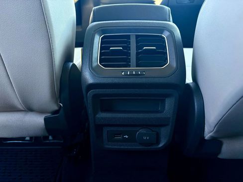 Used 2018 Volkswagen Tiguan SEL image 31