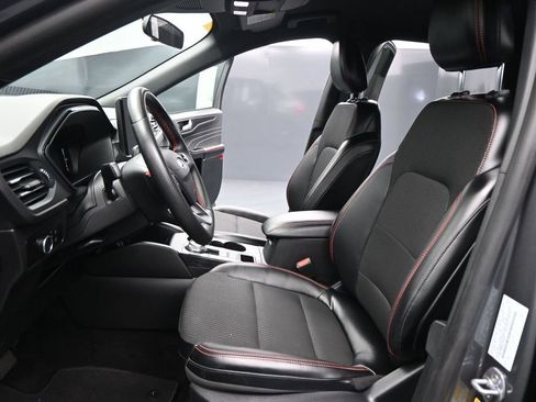 Used 2025 Ford Escape ST-Line w/ Tech Pack #1 FWD image 9