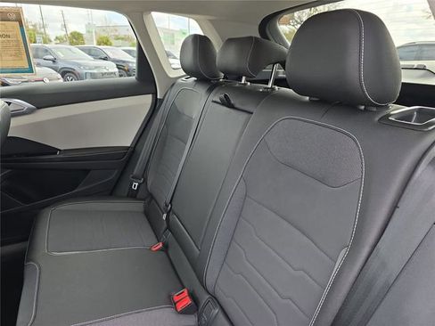 Used 2025 Volkswagen Taos SE image 12