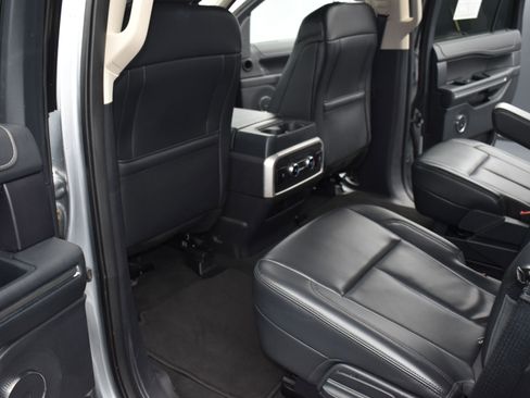 Used 2024 Ford Expedition XLT image 13