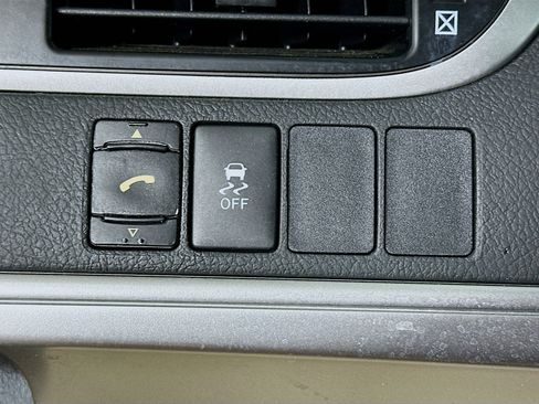 Used 2012 Toyota Camry L image 17