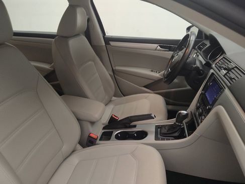 Used 2019 Volkswagen Passat 2.0T Wolfsburg w/ Wheels & Sunroof Package FWD image 21