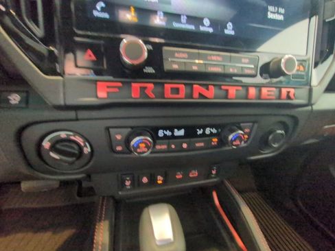 Used 2025 Nissan Frontier PRO-4X w/ Pro Convenience Package AWD/4WD image 21