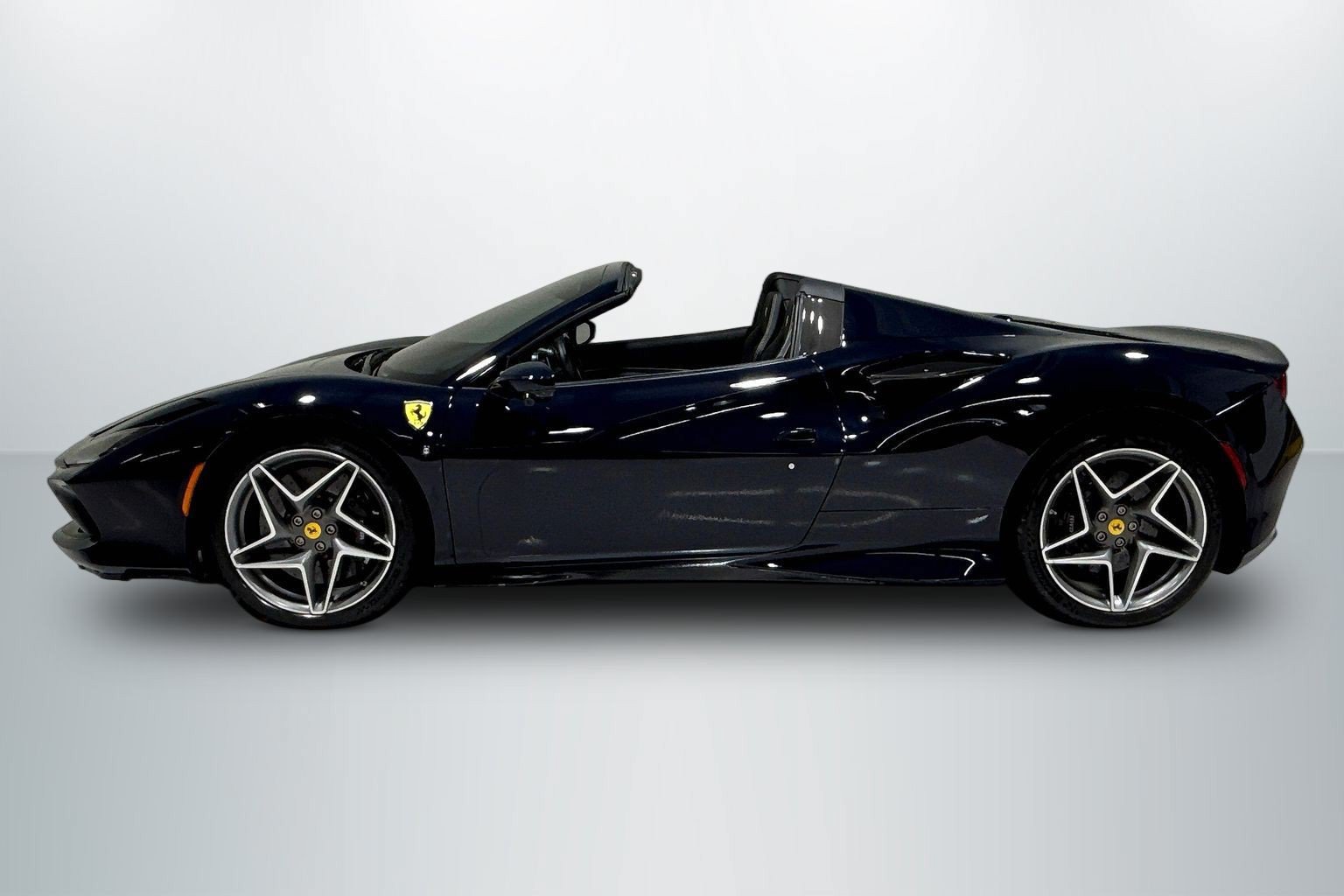 Used 2023 Ferrari F8 Spider RWD image 8